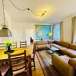Zentrales Mit Grosser Terrasse