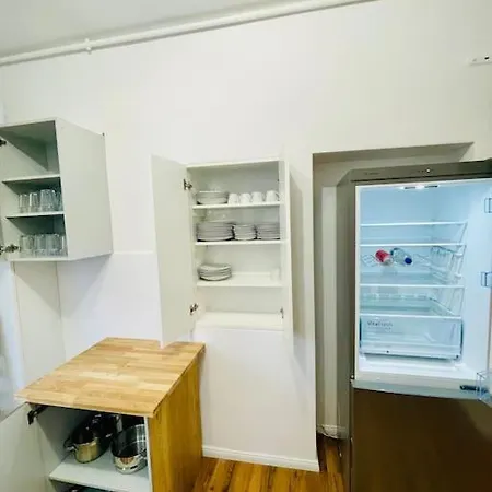 Zentrales Mit Grosser Terrasse *