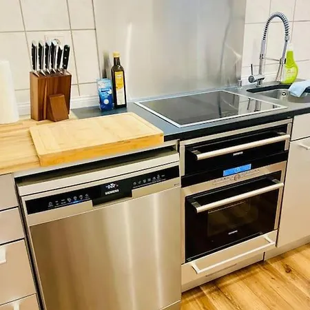 Zentrales Mit Grosser Terrasse