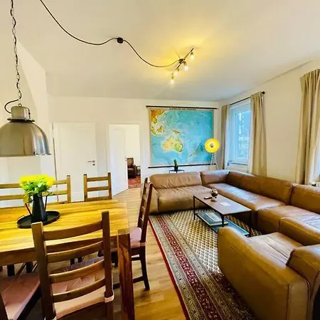 Zentrales Mit Grosser Terrasse